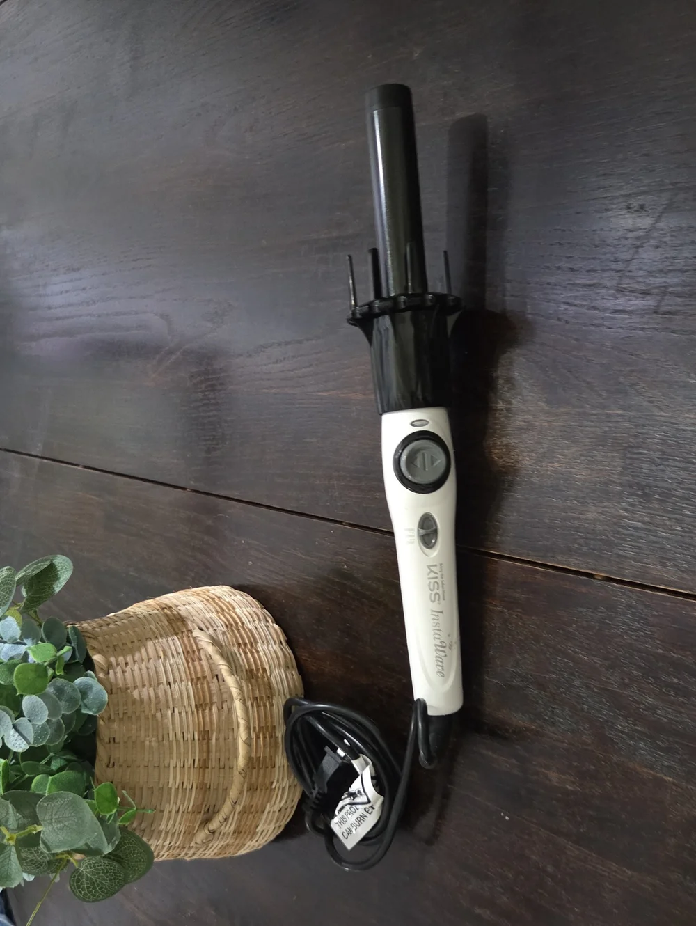 Kiss White and Black Curling Wand with Easy Controls